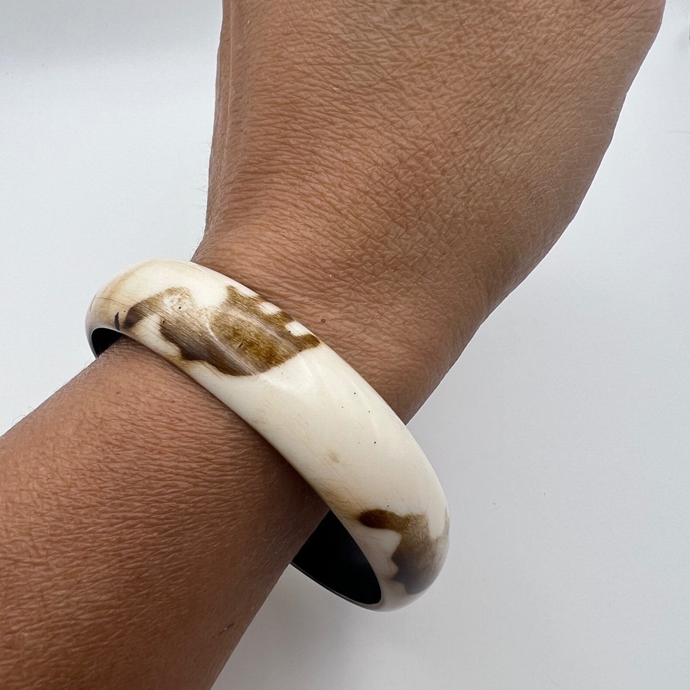 Vintage Style Marbled Resin Bangle Bracelet Cream Brown Chunky Slip-On Accessory